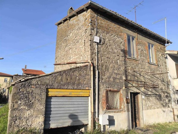 casa indipendente in vendita a Montefiascone