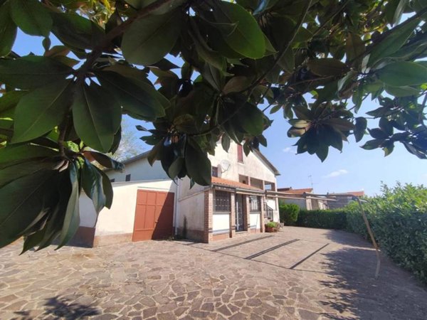 casa indipendente in vendita a Montefiascone