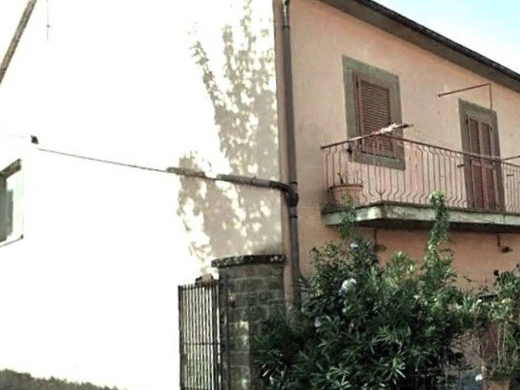 casa indipendente in vendita a Montefiascone