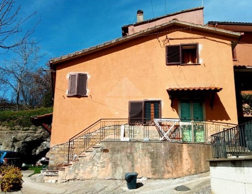 casa indipendente in vendita a Montefiascone