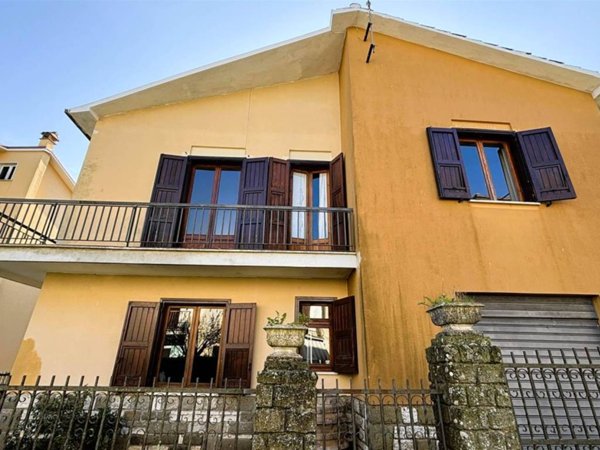 casa indipendente in vendita a Montefiascone