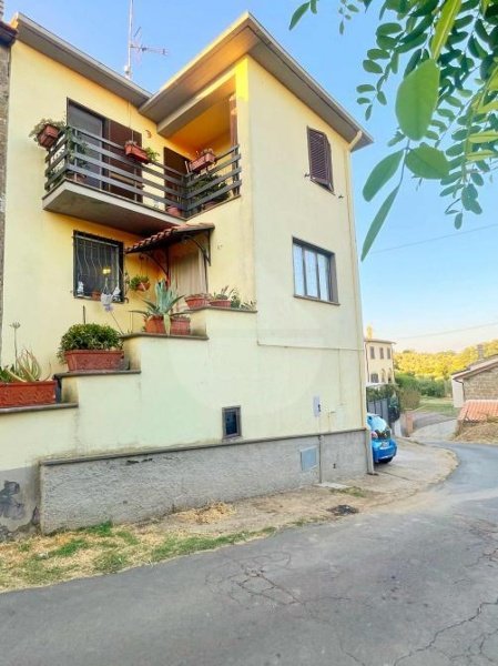casa indipendente in vendita a Montefiascone
