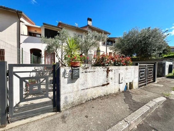 casa indipendente in vendita a Montefiascone