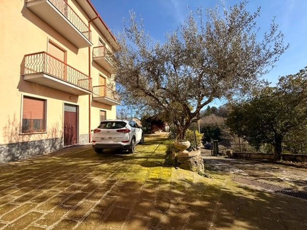 casa indipendente in vendita a Montefiascone