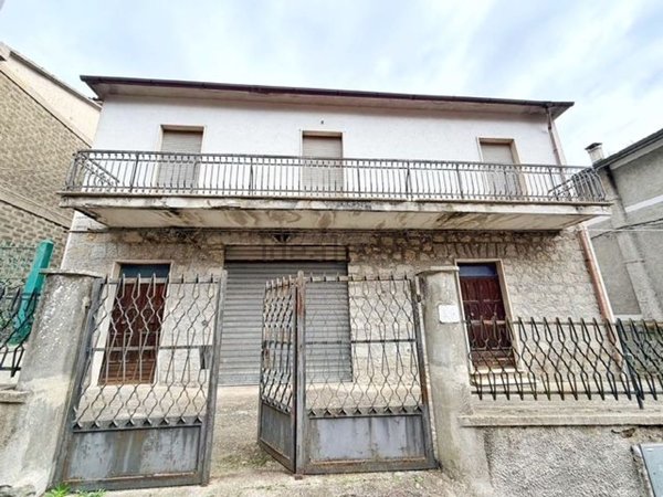 casa indipendente in vendita a Montefiascone