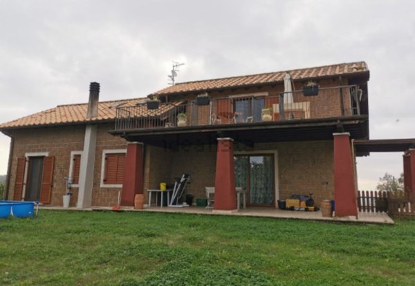 casa indipendente in vendita a Montefiascone
