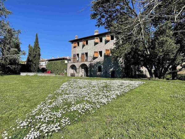 casa indipendente in vendita a Montefiascone