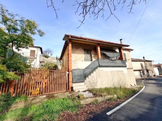 casa indipendente in vendita a Montefiascone
