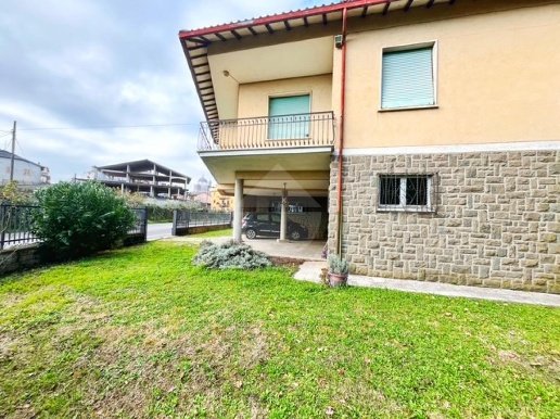 casa indipendente in vendita a Montefiascone