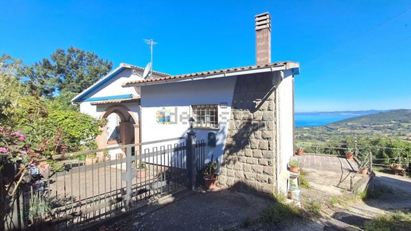 casa indipendente in vendita a Montefiascone in zona Le Mosse