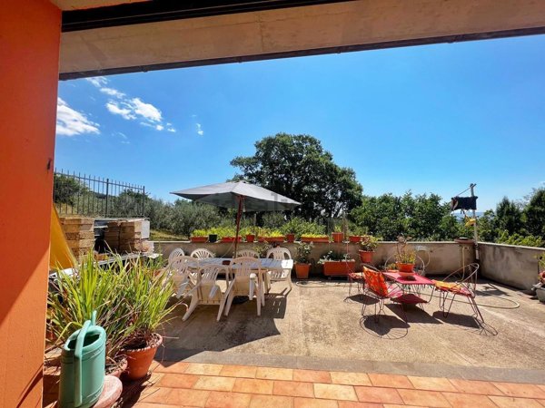 casa indipendente in vendita a Montefiascone