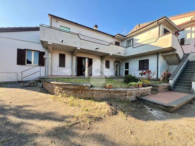 casa indipendente in vendita a Montefiascone