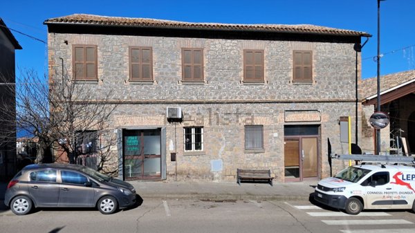 casa indipendente in vendita a Montefiascone