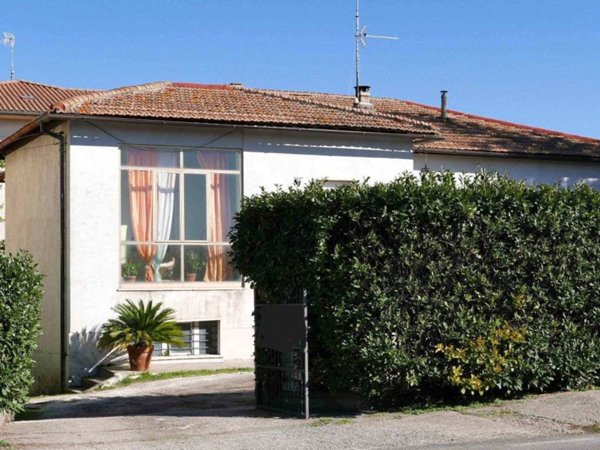 casa indipendente in vendita a Montefiascone