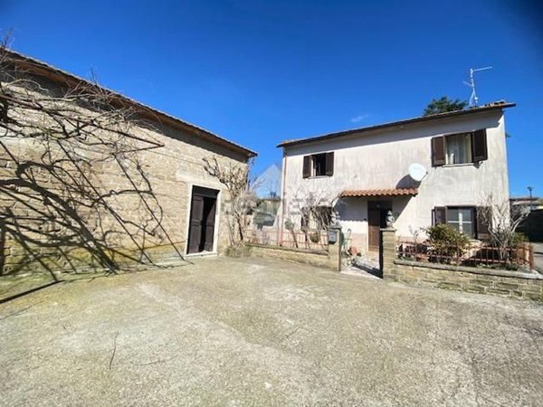 casa indipendente in vendita a Montefiascone