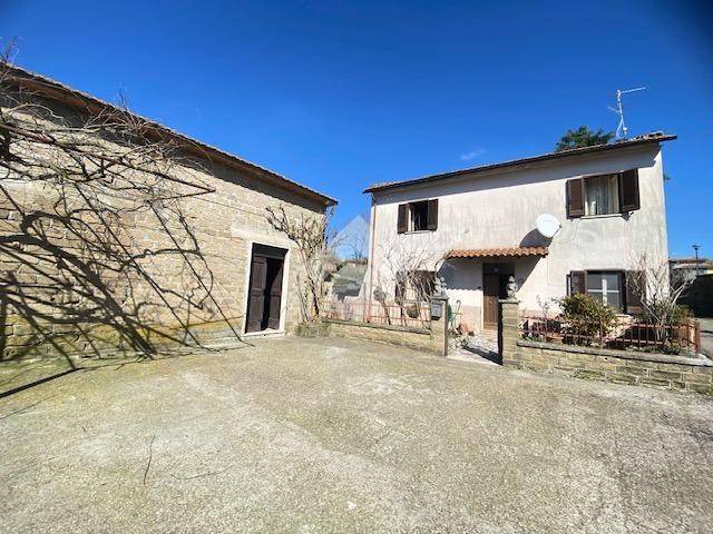 casa indipendente in vendita a Montefiascone