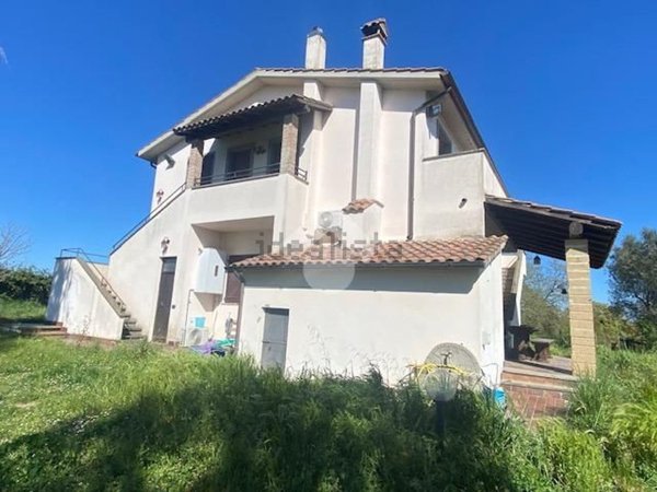 casa indipendente in vendita a Montefiascone