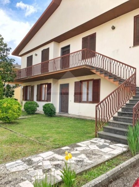 casa indipendente in vendita a Montefiascone