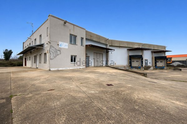 capannone in vendita a Montefiascone