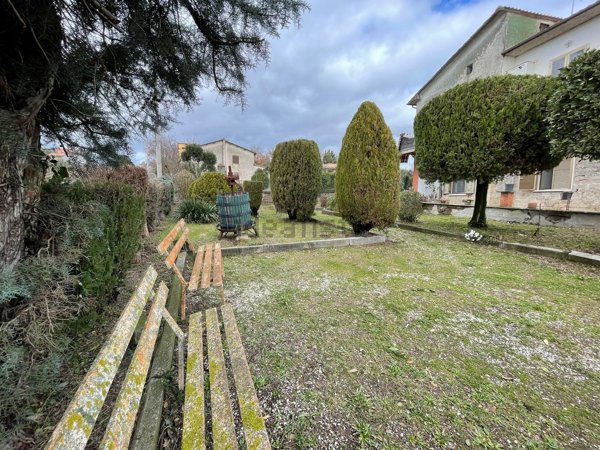 casa indipendente in vendita a Montefiascone