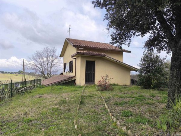 casa indipendente in vendita a Montefiascone