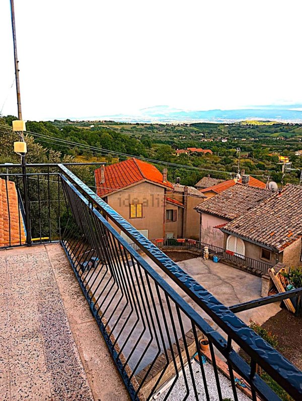 casa semindipendente in vendita a Montefiascone