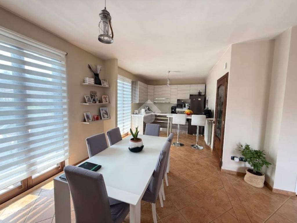 casa indipendente in vendita a Montefiascone