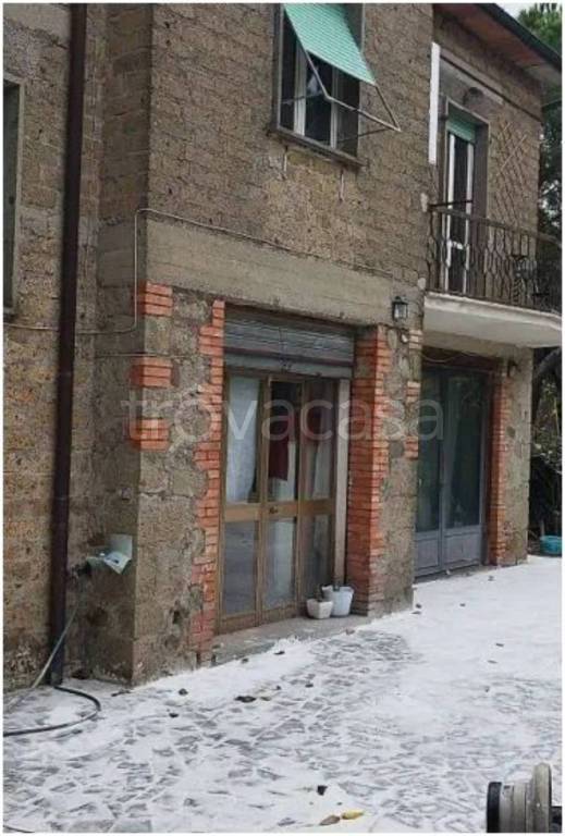 locale commerciale in vendita a Montefiascone