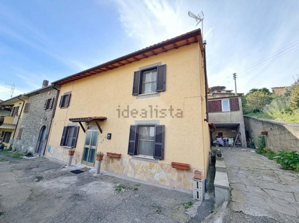 casa indipendente in vendita a Montefiascone