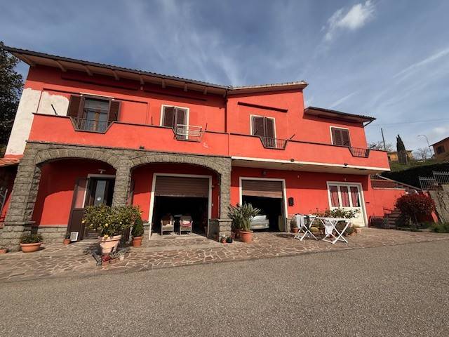 casa indipendente in vendita a Montefiascone