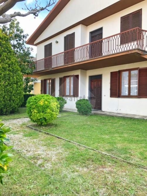 casa indipendente in vendita a Montefiascone