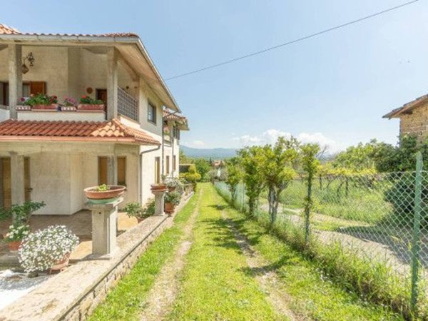 casa indipendente in vendita a Montefiascone