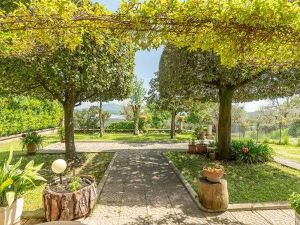 casa indipendente in vendita a Montefiascone