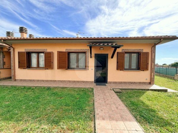 casa indipendente in vendita a Montefiascone