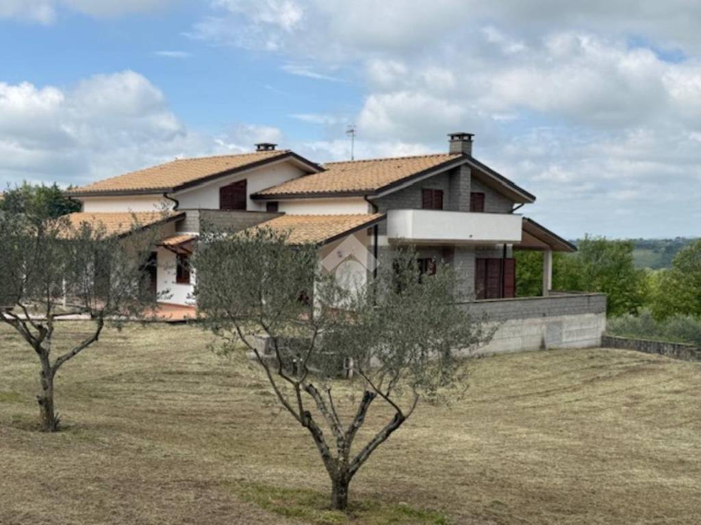 casa indipendente in vendita a Montefiascone in zona Le Poggere
