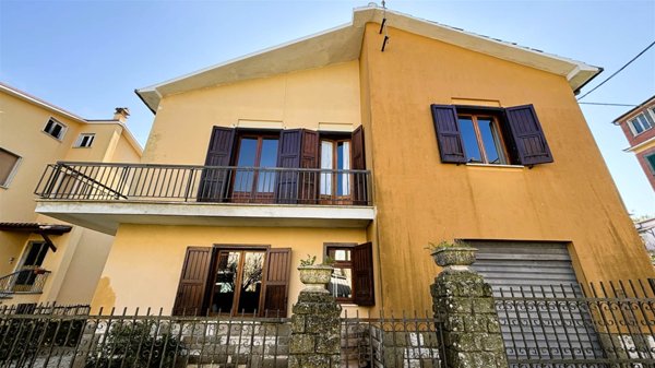 casa indipendente in vendita a Montefiascone