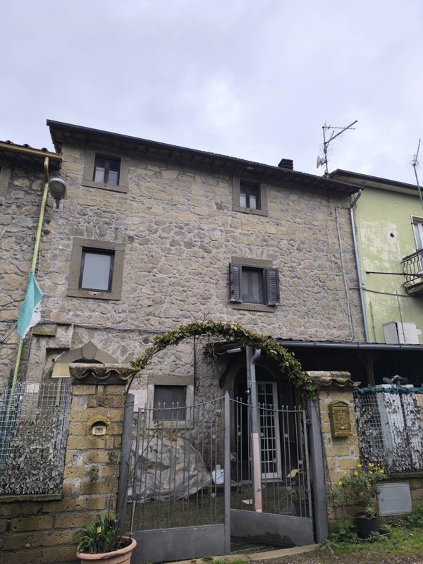 casa indipendente in vendita a Montefiascone