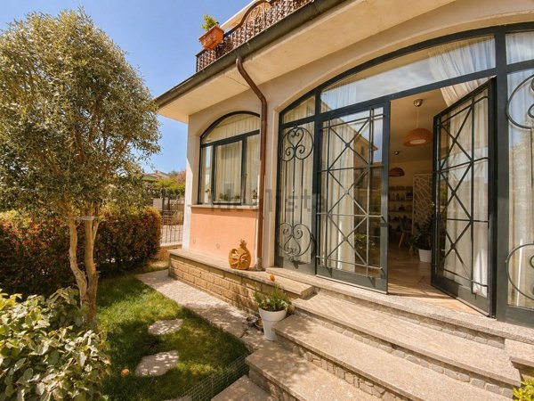 casa indipendente in vendita a Montefiascone