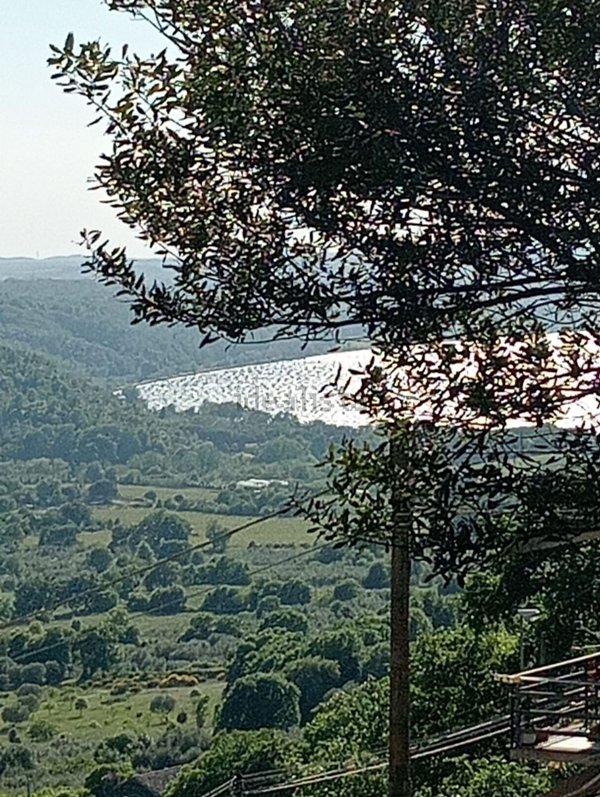 casa indipendente in vendita a Montefiascone
