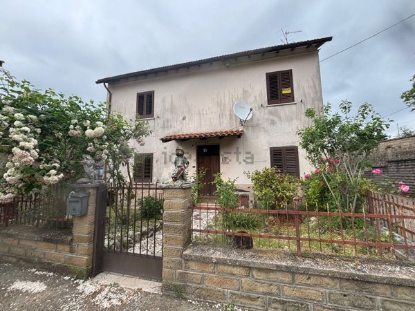 casa indipendente in vendita a Montefiascone