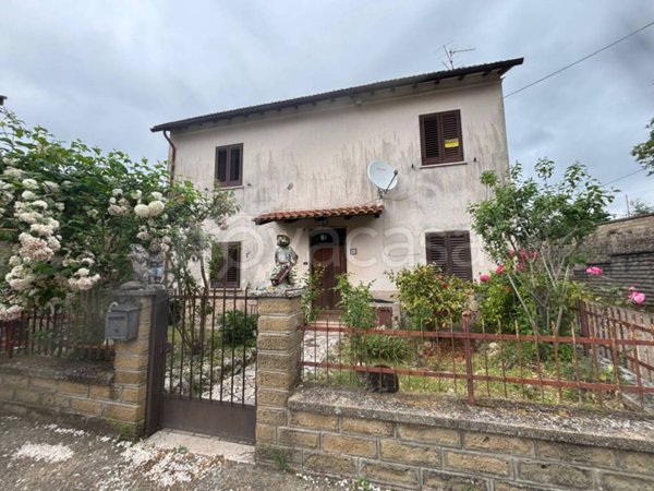 casa indipendente in vendita a Montefiascone