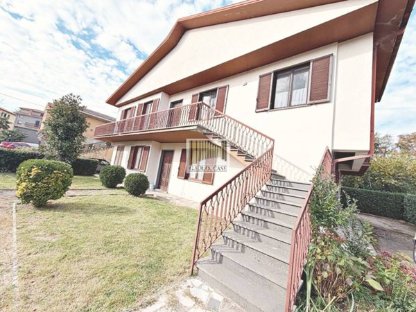 casa indipendente in vendita a Montefiascone