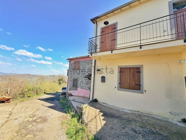 casa indipendente in vendita a Montefiascone