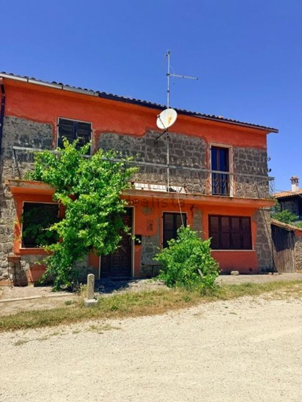 casa indipendente in vendita a Montefiascone