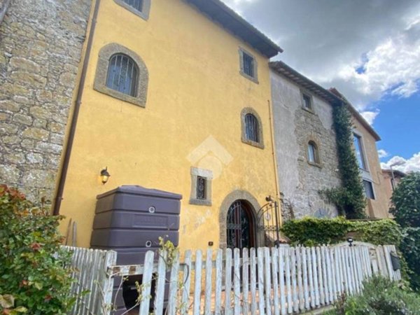 casa indipendente in vendita a Montefiascone