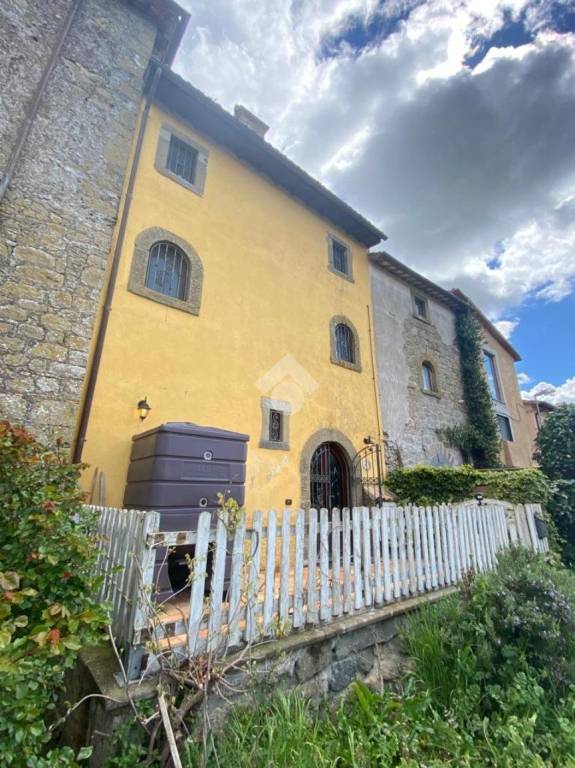 casa indipendente in vendita a Montefiascone