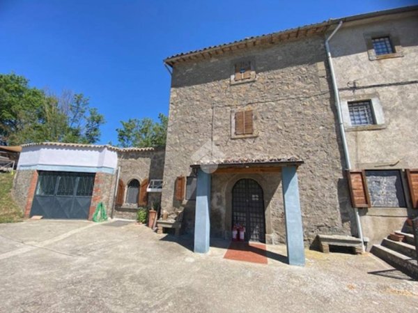casa indipendente in vendita a Montefiascone