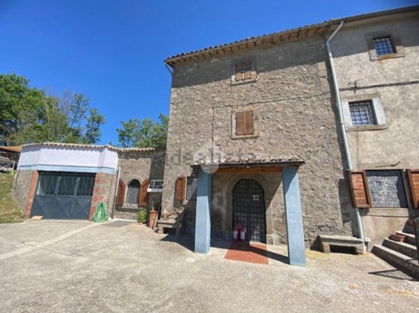 casa indipendente in vendita a Montefiascone
