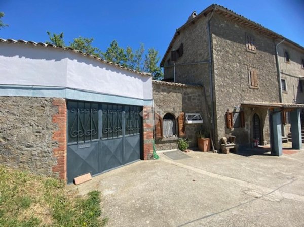 casa indipendente in vendita a Montefiascone