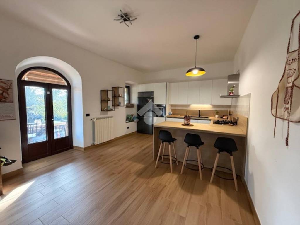 casa indipendente in vendita a Montefiascone in zona Capobianco